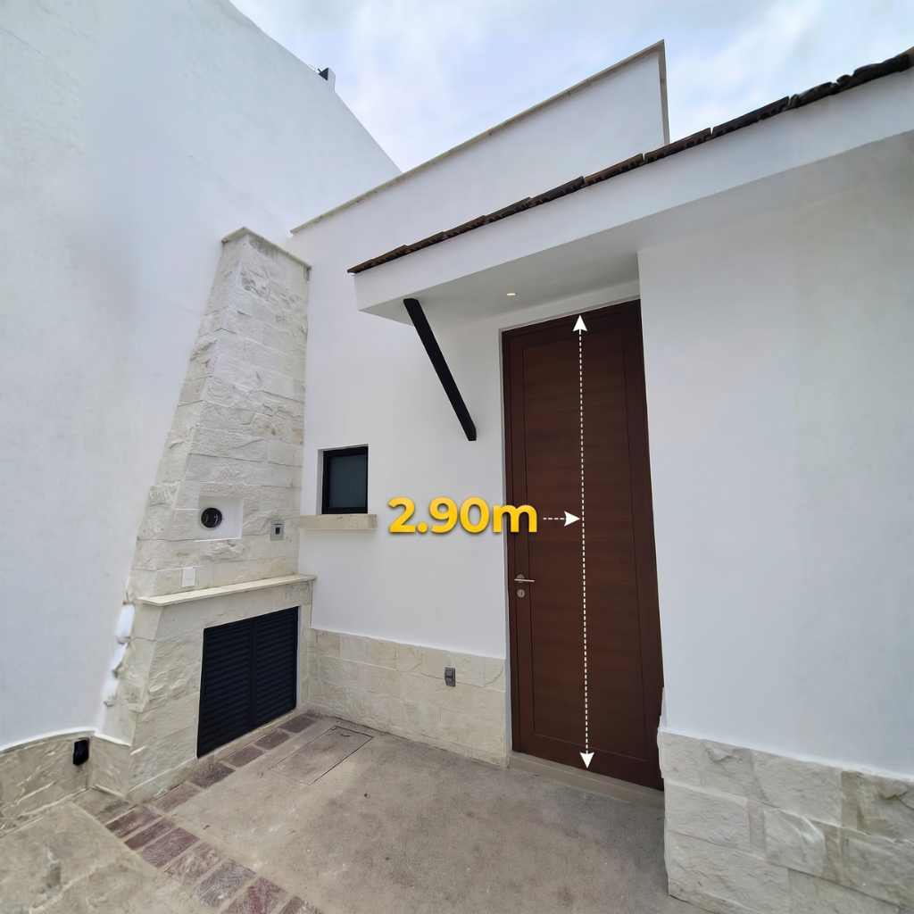 fachada nahil con puerta de 2.90m de alto